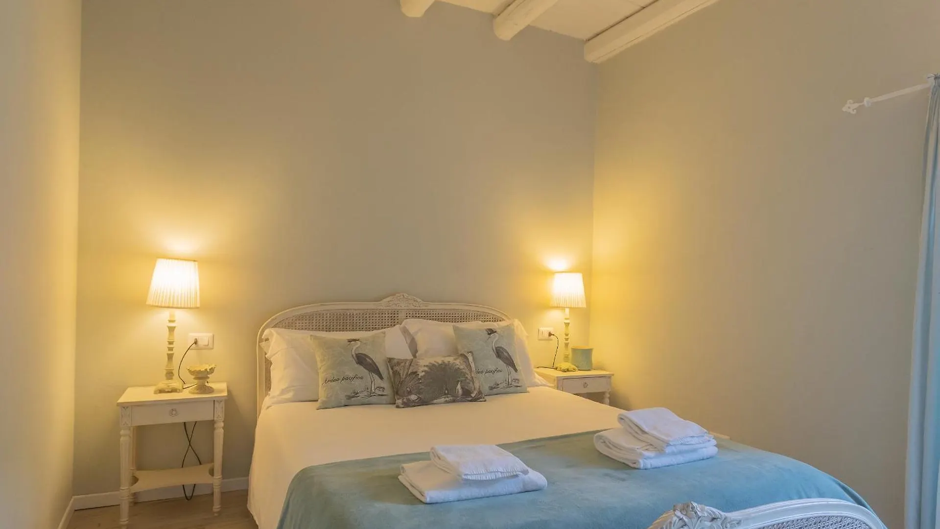 בית נופש לצנו Jacuzzi Vista Lago - Country House Bellosguardo איטליה